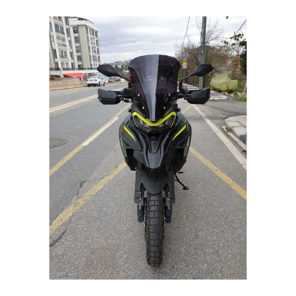 Benelli TRK 702 X Siperlik Ön Cam 2025 Model 51cm Siyah Renkli 4mm 2. TASARIM Benelli TRK 702 X Siperlik Ön Cam 2025 Model 51cm Siyah Renkli 4mm 2. TASARIM