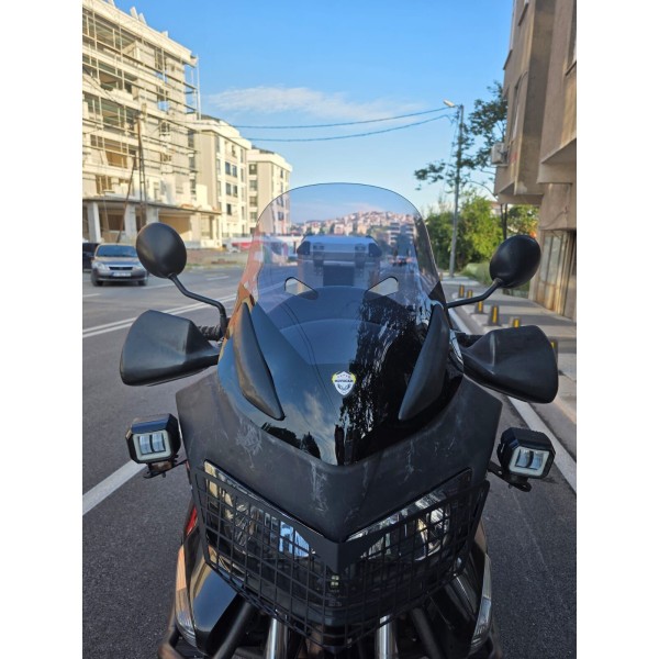 Honda Varadero Mk.2 Mk.3 Siperlik Ön Cam 2004 2011 Model 48cm Füme Renkli 4mm Honda Varadero Mk.2 Mk.3 Siperlik Ön Cam 2004 2011 Model 48cm Füme Renkli 4mm