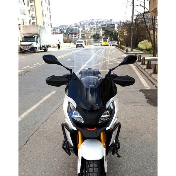 Peugeot XP 400 Siperlik Ön Cam 2023 2025 Model 65cm Şeffaf Renkli 4mm UZUN CAM Peugeot XP 400 Siperlik Ön Cam 2023 2025 Model 65cm Şeffaf Renkli 4mm UZUN CAM