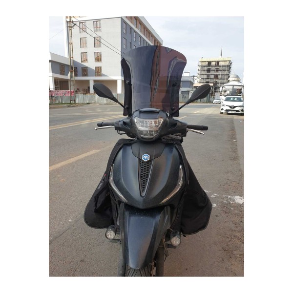 Piaggio Beverlys 400 Siperlik Ön Cam 2021 2025 Model 44cm Siyah Renkli 4mm Piaggio Beverlys 400 Siperlik Ön Cam 2021 2025 Model 44cm Siyah Renkli 4mm