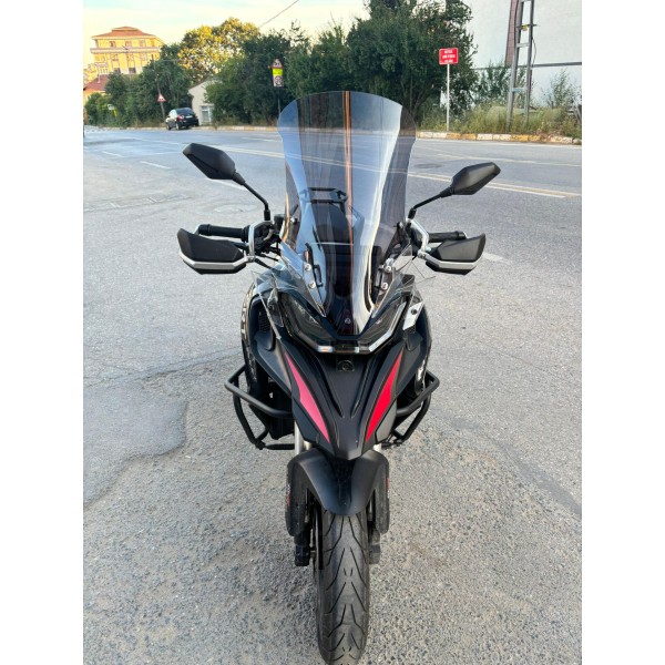 QJ SRT 900 Siperlik Ön Cam 2023 2025 Model 61cm Füme Renkli 4mm