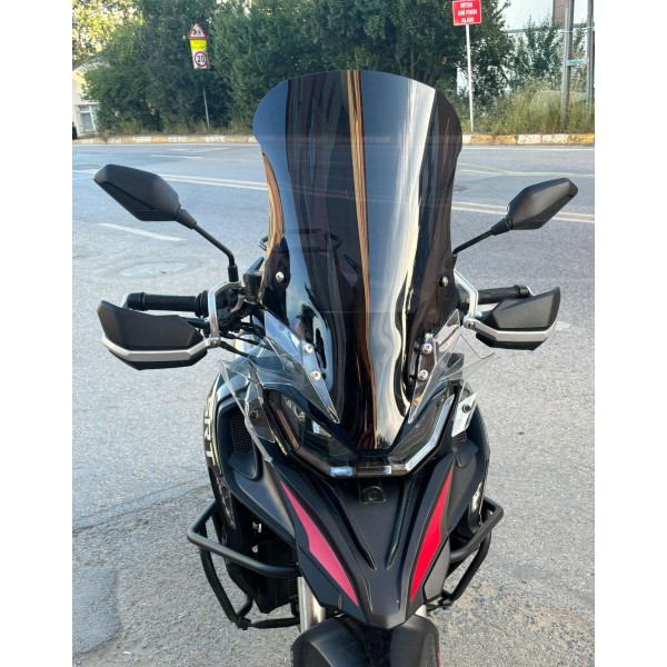 QJ SRT 900 Siperlik Ön Cam 2023 2025 Model 61cm Siyah Renkli 4mm