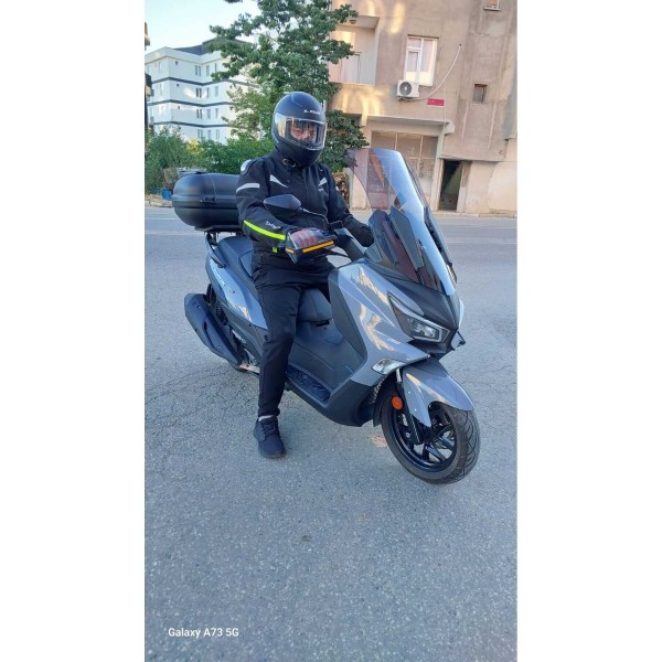 SYM Joymax Z Plus Siperlik Ön Cam 2023 2025 Model 70cm Füme Renkli 4mm