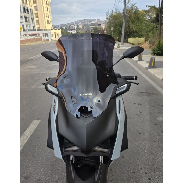 Yamaha Xmax Techmax Siperlik Ön Cam 2025 Model 63cm Siyah Renkli 4mm Asansörlü