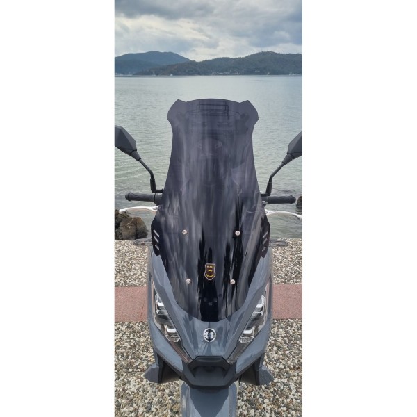 Yuki Xway 125 Siperlik Ön Cam 2023 2025 Model 65cm Siyah Renkli 4mm ORTA BOYLU Yuki Xway 125 Siperlik Ön Cam 2023 2025 Model 65cm Siyah Renkli 4mm ORTA BOYLU