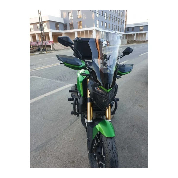 Bajaj Dominar 400 Siperlik Ön Cam 2017 2025 Model 58Cm Şeffaf Renkli 4Mm Orta Boylu Cam Bajaj Dominar 400 Siperlik Ön Cam 2017 2025 Model 58Cm Şeffaf Renkli 4Mm Orta Boylu Cam