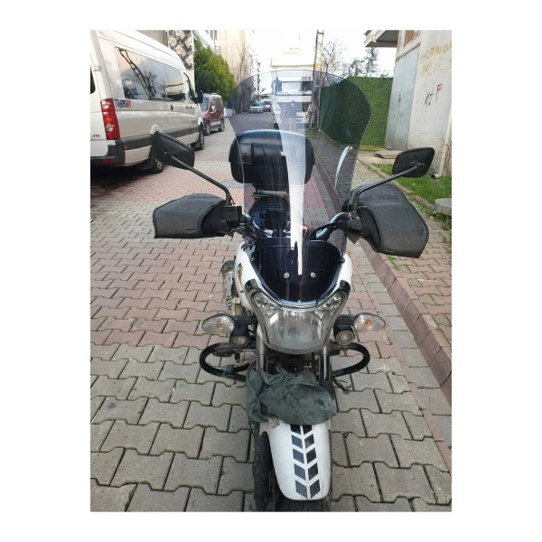 Bajaj V15 Siperlik Ön Cam 2017 2018 Model 57Cm Füme Renkli 4Mm Orta Boylu Cam Bajaj V15 Siperlik Ön Cam 2017 2018 Model 57Cm Füme Renkli 4Mm Orta Boylu Cam