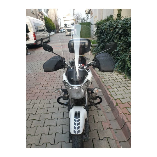 Bajaj V15 Siperlik Ön Cam 2017 2018 Model 57Cm Şeffaf Renkli 4Mm Bajaj V15 Siperlik Ön Cam 2017 2018 Model 57Cm Şeffaf Renkli 4Mm