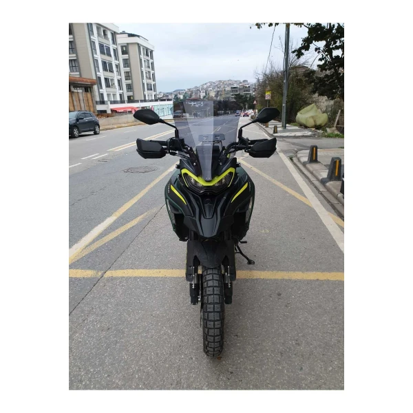 Benelli Trk 702 X Siperlik Ön Cam 2025 Model 51Cm Füme Renkli 4Mm 4Mm 1. Tasarim