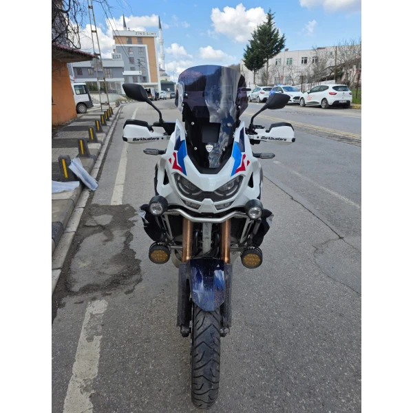 Honda Africa Twin Crf 1100 L4 Ön Cam 2023 2025 Model 46Cm Siyah Renkli 4Mm Ori̇ji̇nal Boylu