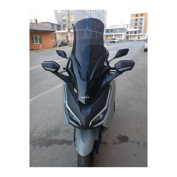 Honda Forza 250 Siperlik Ön Cam 2021 2025 Model 60Cm Siyah Renkli 4Mm Uzun Cam Honda Forza 250 Siperlik Ön Cam 2021 2025 Model 60Cm Siyah Renkli 4Mm Uzun Cam