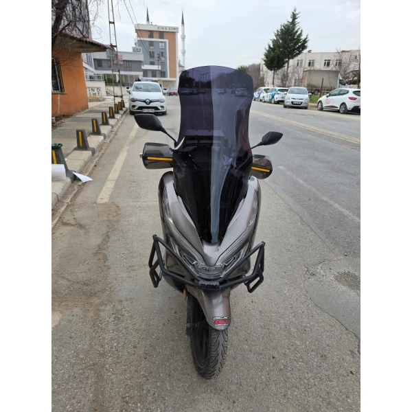 Honda Pcx Siperlik Ön Cam 2018 2020 Model 83Cm Siyah Renkli 4Mm Uzun Cam Honda Pcx Siperlik Ön Cam 2018 2020 Model 83Cm Siyah Renkli 4Mm Uzun Cam