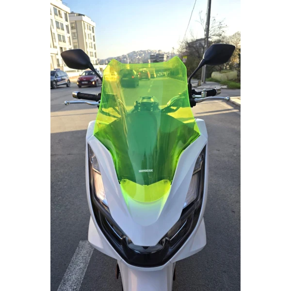 Honda Pcx Siperlik Ön Cam 2021 2024 Model 47Cm Neon Sarı Renkli 4Mm Spor Cam Honda Pcx Siperlik Ön Cam 2021 2024 Model 47Cm Neon Sarı Renkli 4Mm Spor Cam