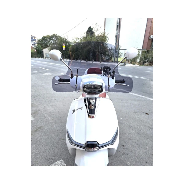 Küba Bannry Siperlik Ön Cam 2024 2025 Model 39Cm Füme Renkli 4Mm Elci̇kli̇ Aparatsizdir