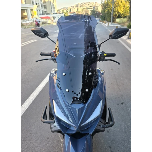 Küba Newcity 125 Siperlik Ön Cam 2023 2025 Model 65Cm Siyah Renkli 4Mm Orta Boylu Küba Newcity 125 Siperlik Ön Cam 2023 2025 Model 65Cm Siyah Renkli 4Mm Orta Boylu