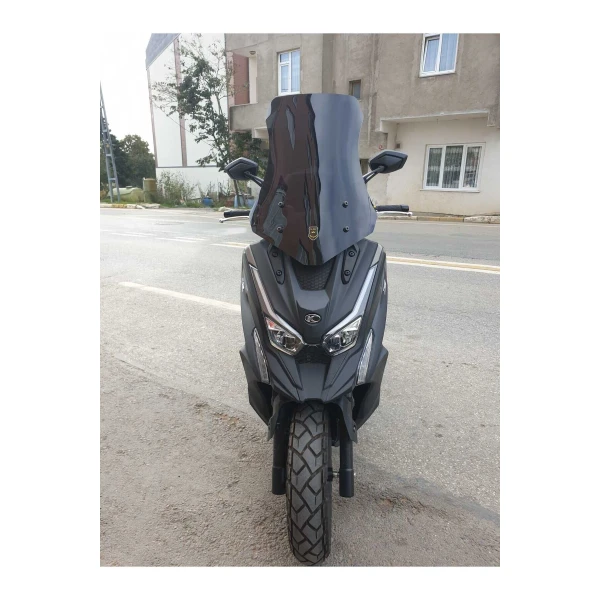 Kymco Dtx 360 Siperlik Ön Cam 2021 2023 Model 65Cm Siyah Renkli 4Mm Orta Boylu Cam Kymco Dtx 360 Siperlik Ön Cam 2021 2023 Model 65Cm Siyah Renkli 4Mm Orta Boylu Cam