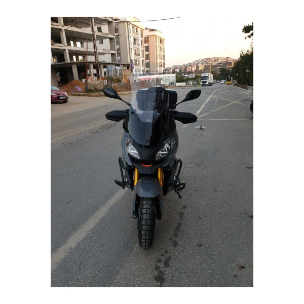 Peugeot Xp 400 Ön Cam 2023 2025 Model 55Cm Şeffaf Renkli 4Mm Kisa Spor Cam Peugeot Xp 400 Ön Cam 2023 2025 Model 55Cm Şeffaf Renkli 4Mm Kisa Spor Cam