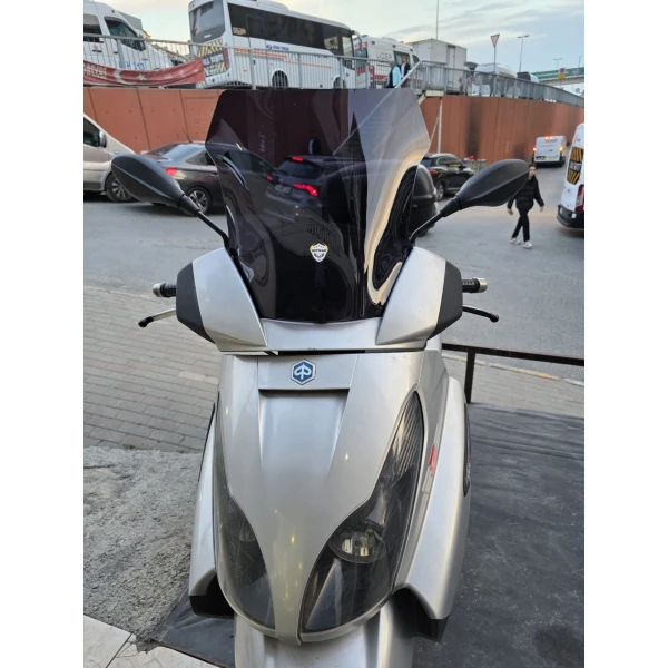 Piaggio X7 Siperlik Ön Cam 2007 2012 Model 43Cm Siyah Renkli 4Mm