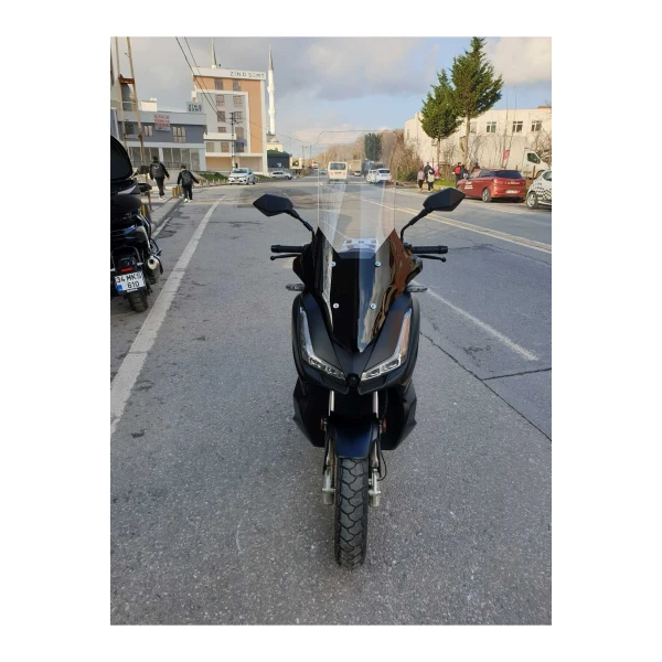 Skyjet Rivero 125 Siperlik Ön Cam 2025 Model 78Cm Şeffaf Renkli 4Mm Uzun Cam Skyjet Rivero 125 Siperlik Ön Cam 2025 Model 78Cm Şeffaf Renkli 4Mm Uzun Cam