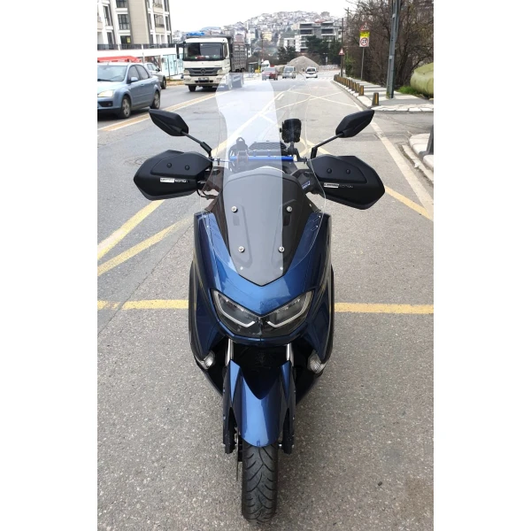 Yamaha Nmax Siperlik Ön Cam 2021 2024 Model 72Cm Şeffaf Renkli 4Mm Uzun Cam Yamaha Nmax Siperlik Ön Cam 2021 2024 Model 72Cm Şeffaf Renkli 4Mm Uzun Cam