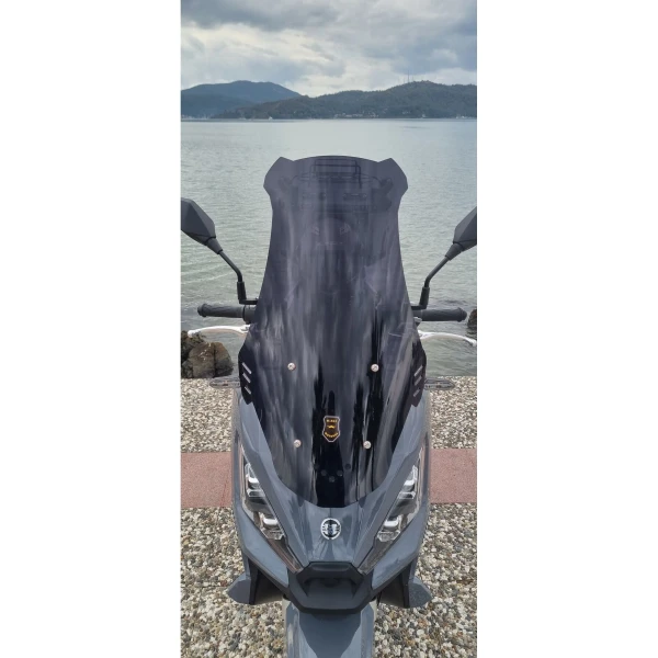 Yuki Xway 125 Siperlik Ön Cam 2023 2025 Model 65Cm Siyah Renkli 4Mm Orta Boylu Yuki Xway 125 Siperlik Ön Cam 2023 2025 Model 65Cm Siyah Renkli 4Mm Orta Boylu
