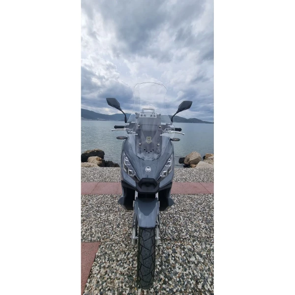 Yuki Xway 125 Siperlik Ön Cam 2023 2025 Model 75Cm Şeffaf Renkli 4Mm Uzun Cam Yuki Xway 125 Siperlik Ön Cam 2023 2025 Model 75Cm Şeffaf Renkli 4Mm Uzun Cam